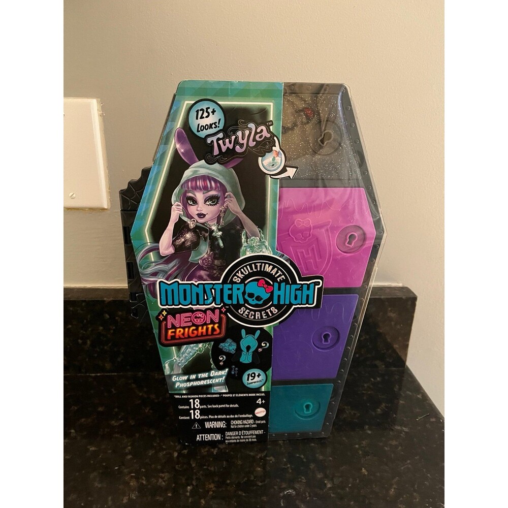 Monster High Skulltimate Secrets Neon Fright Twyla
